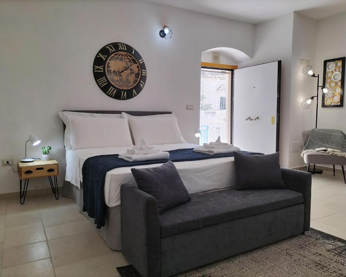 Domus Santi Medici Affittacamere Massafra Bagian luar foto